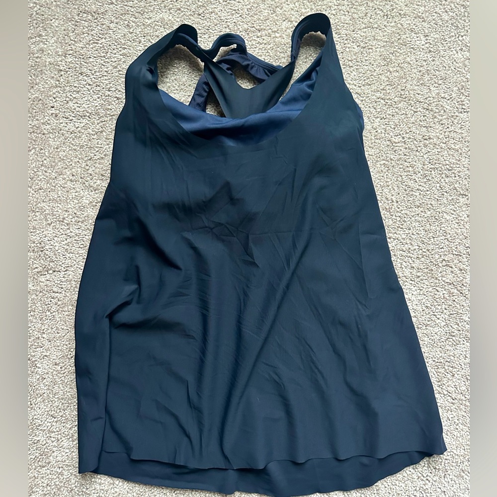 NWOT Athleta workout top yoga built in sports bra with loose fitting overlay Med
